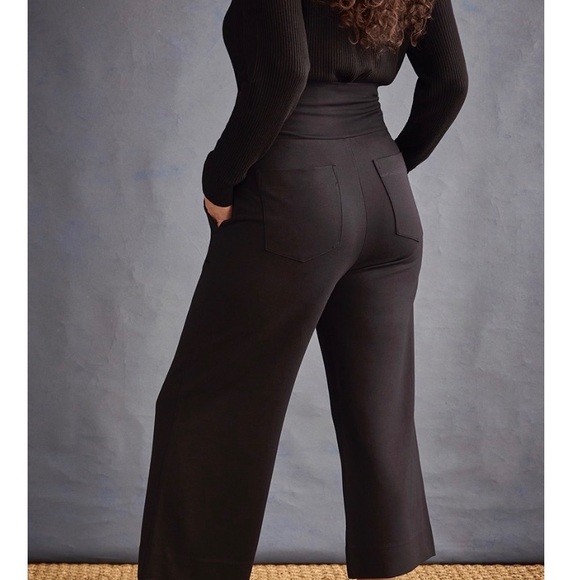 Cabi Chance Crops - Picture 3 of 7